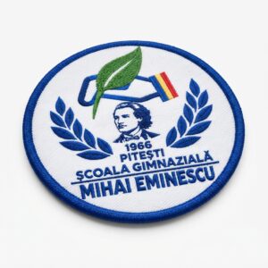 Școala Gimnazială „Mihai Eminescu” 1966 Pitești Sigla Brodată de Ecusoanele.ro