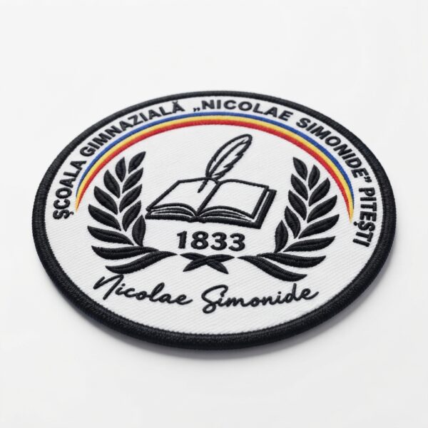 Școala Gimnazială „Nicolae Simonide” 1833 Pitești Sigla Brodată de Ecusoanele.ro Școala Gimnazială „Nicolae Simonide” 1833 Pitești Sigla Brodată de Ecusoanele.ro